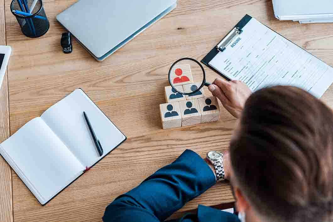 Como contratar profissionais de Marketing Digital?